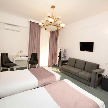 Hotel Andre'S Κραϊόβα Εξωτερικό φωτογραφία