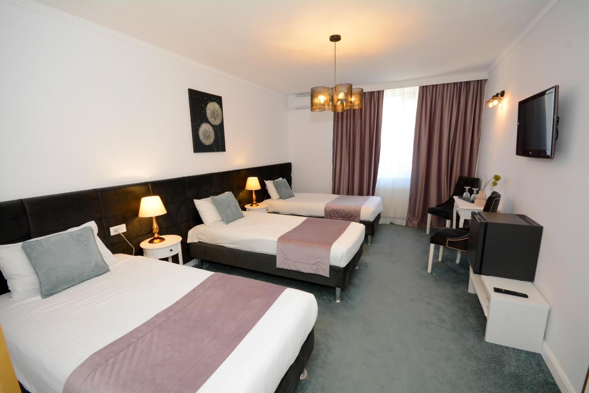 Hotel Andre'S Κραϊόβα Εξωτερικό φωτογραφία