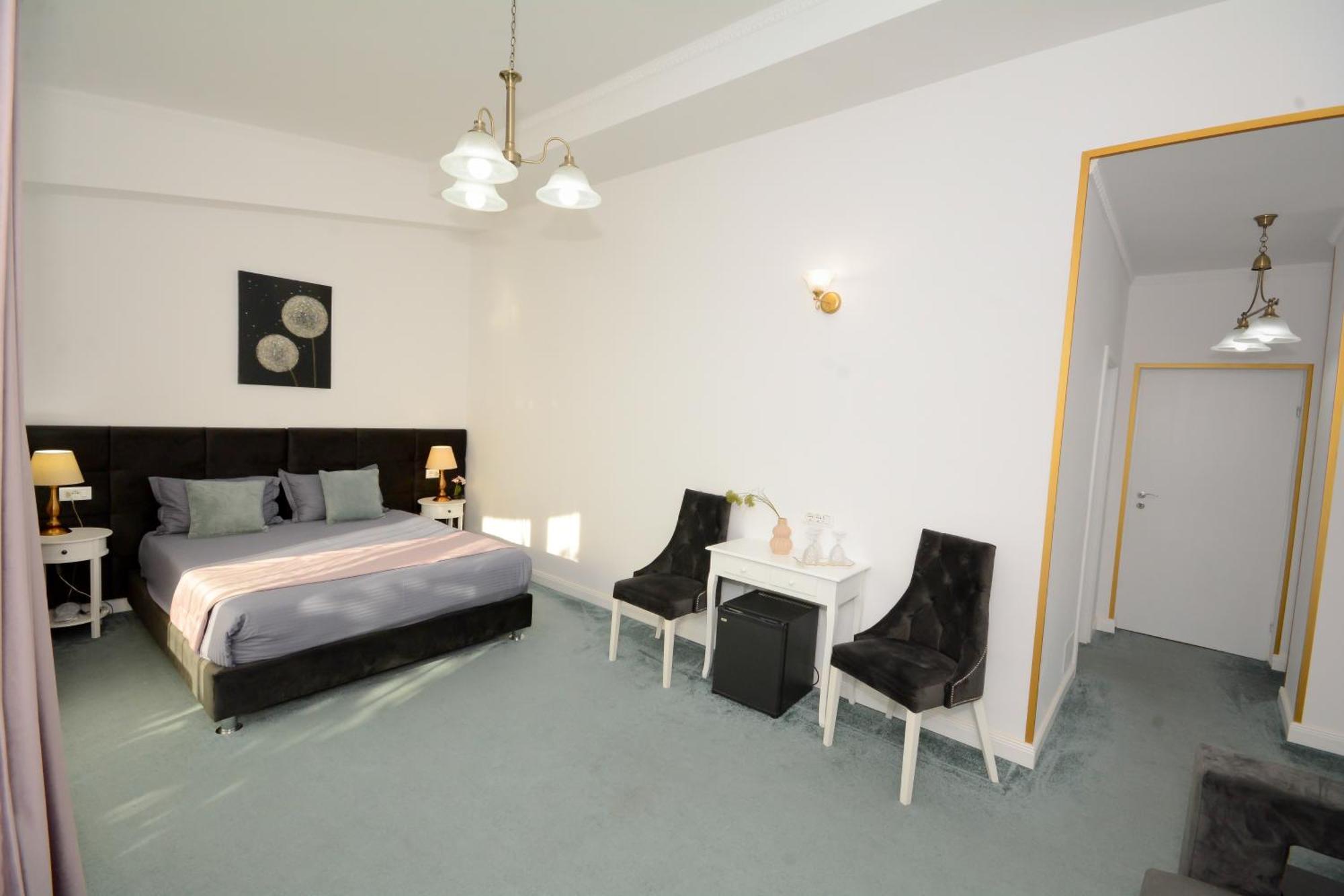 Hotel Andre'S Κραϊόβα Εξωτερικό φωτογραφία