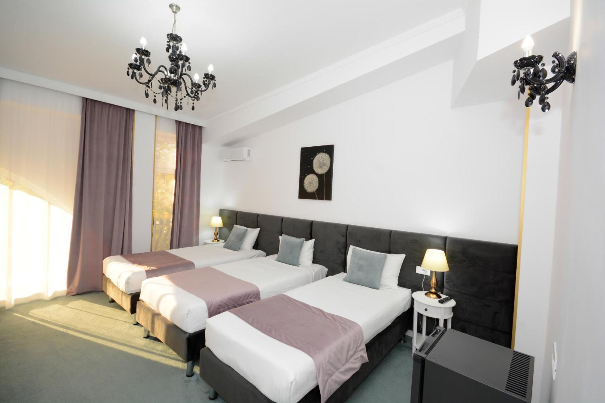 Hotel Andre'S Κραϊόβα Εξωτερικό φωτογραφία