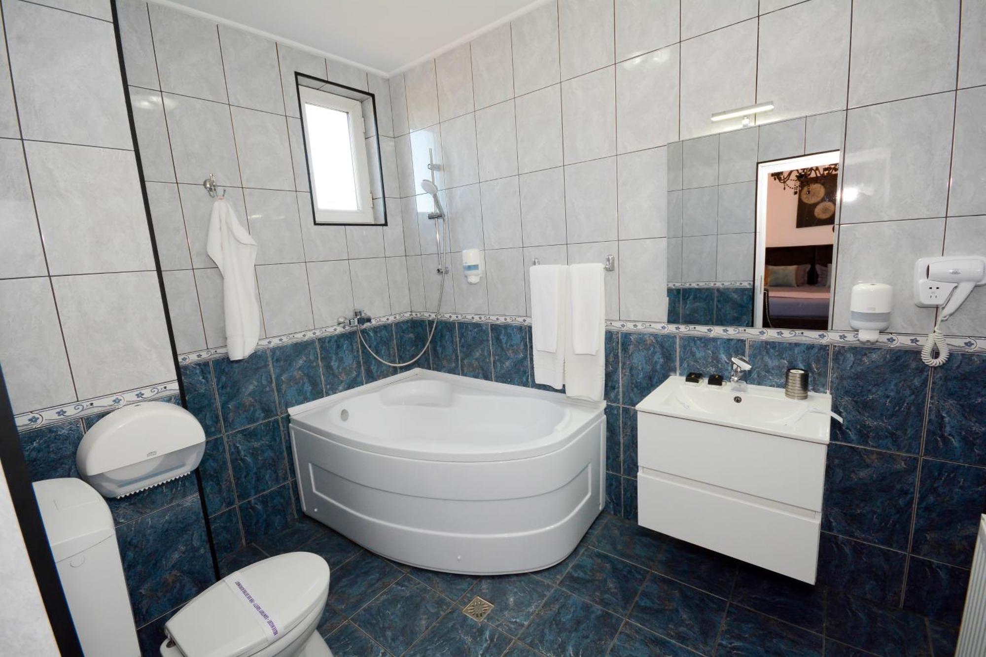 Hotel Andre'S Κραϊόβα Εξωτερικό φωτογραφία