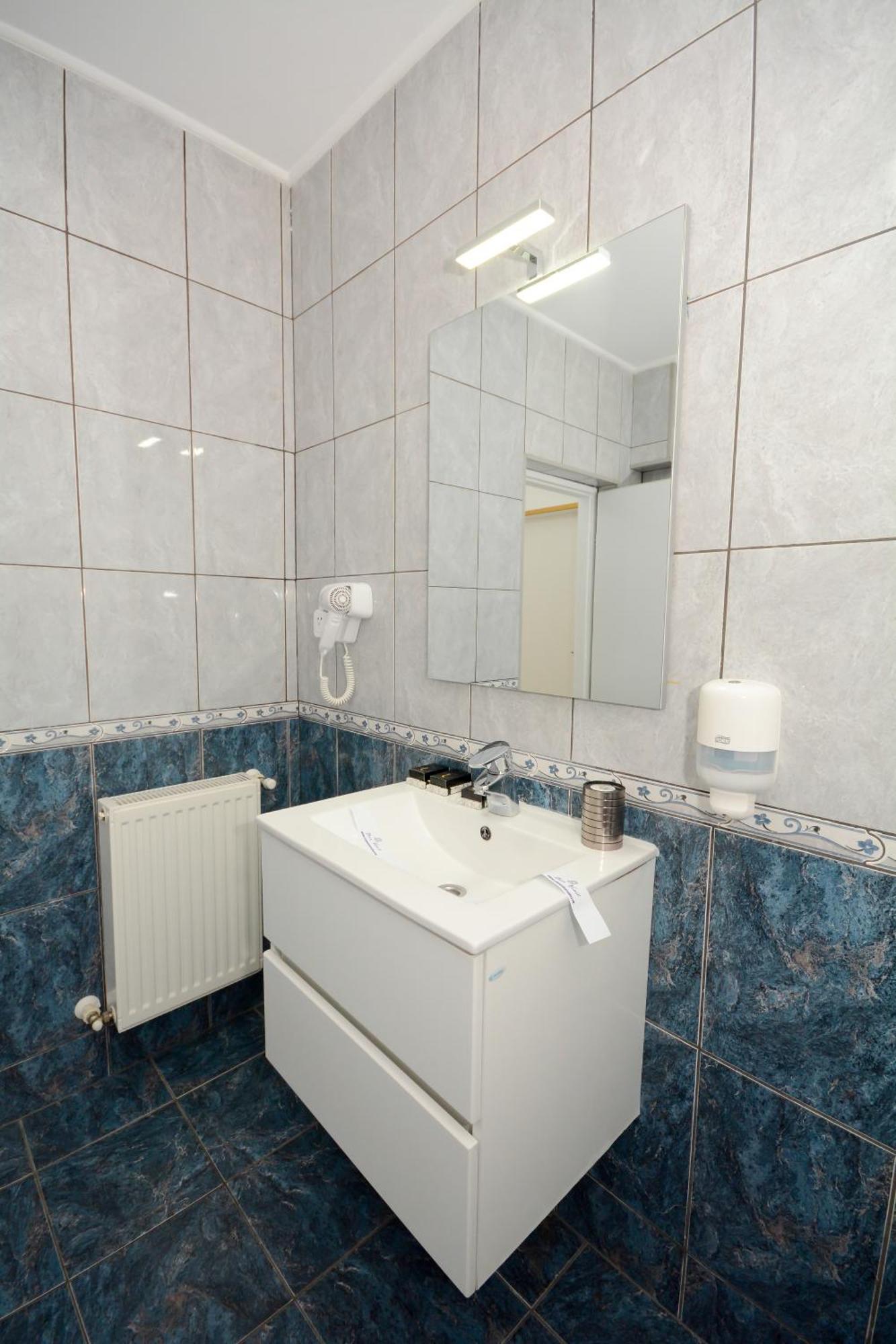 Hotel Andre'S Κραϊόβα Εξωτερικό φωτογραφία