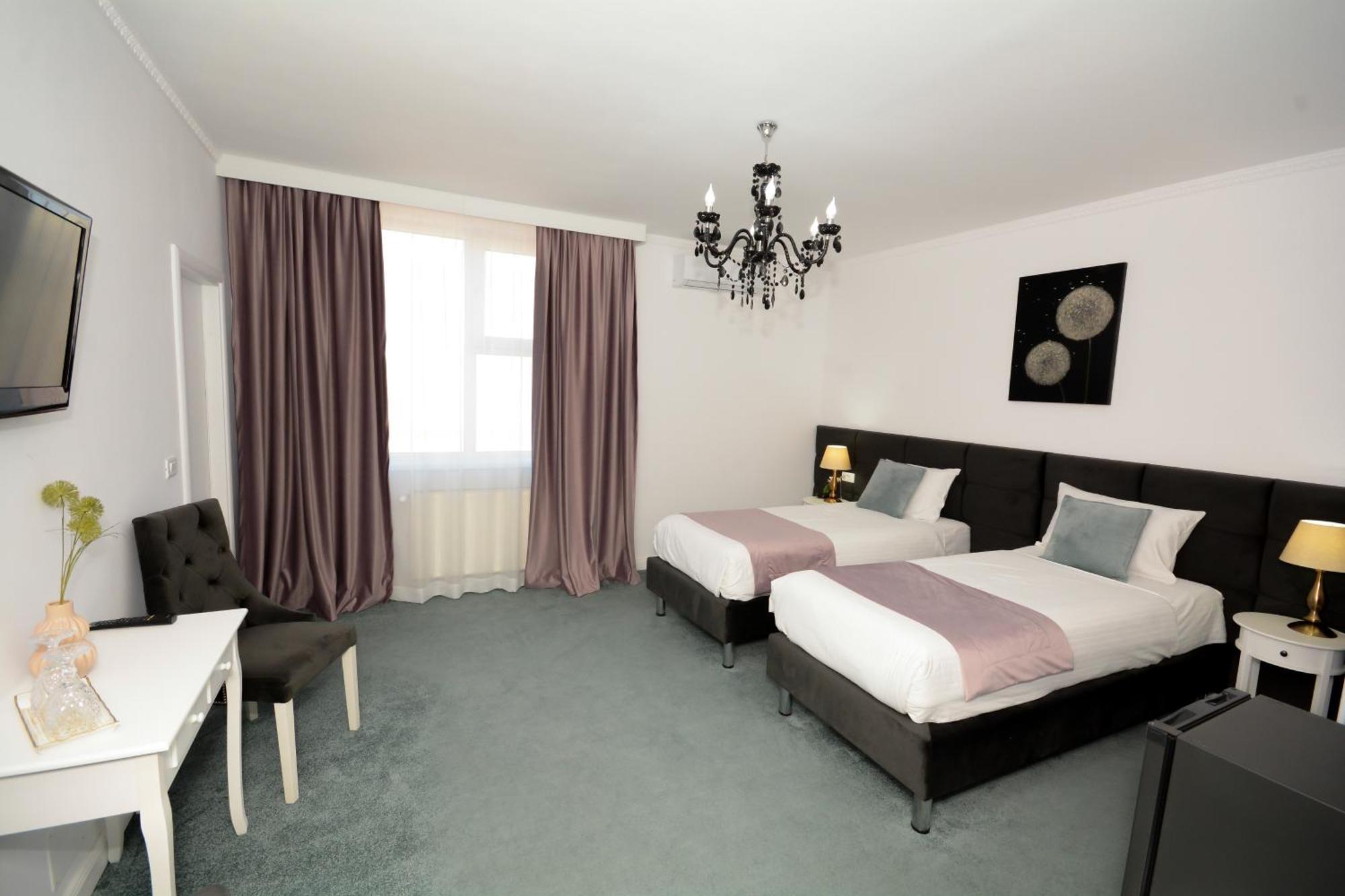 Hotel Andre'S Κραϊόβα Εξωτερικό φωτογραφία