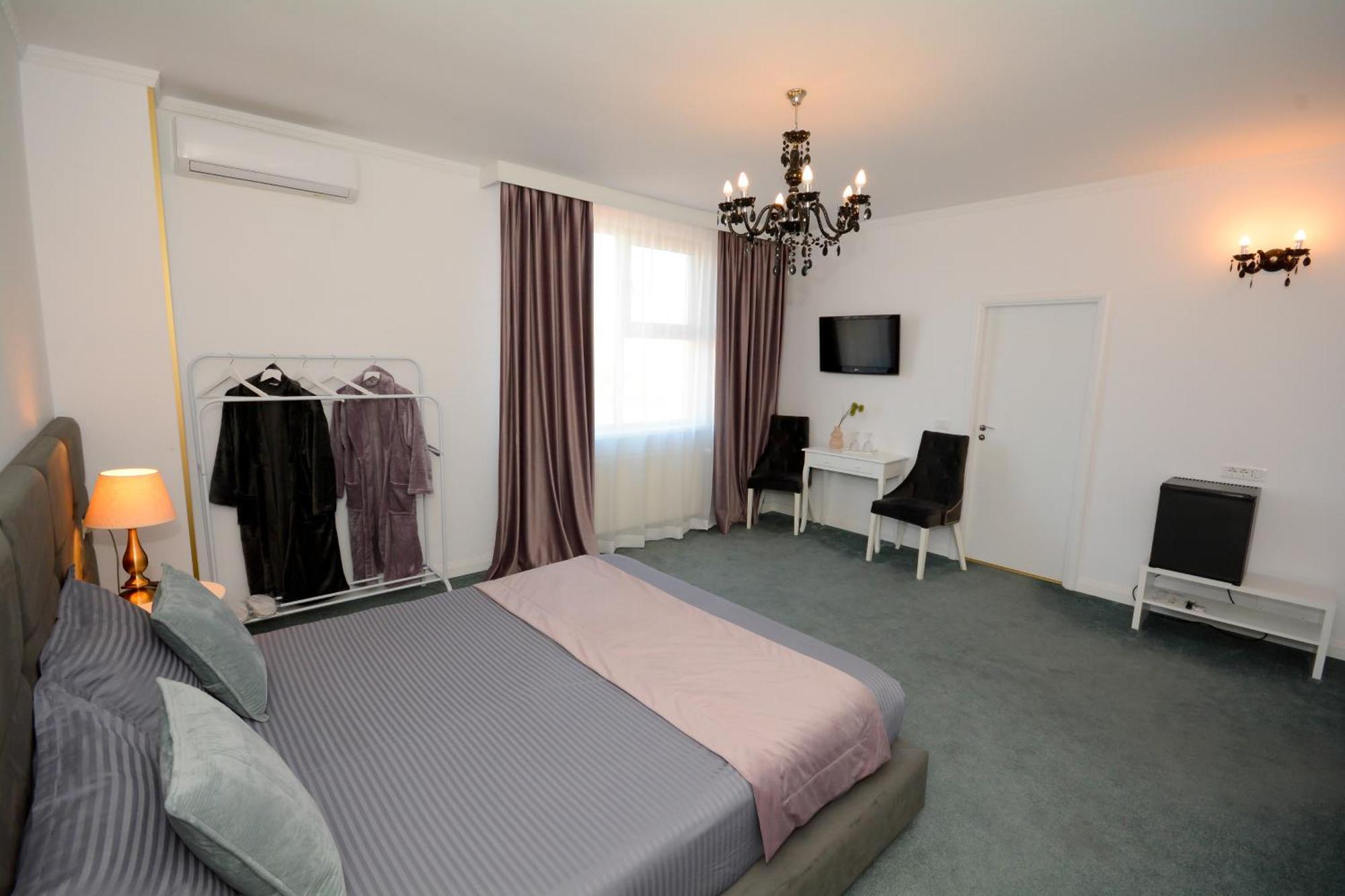 Hotel Andre'S Κραϊόβα Εξωτερικό φωτογραφία