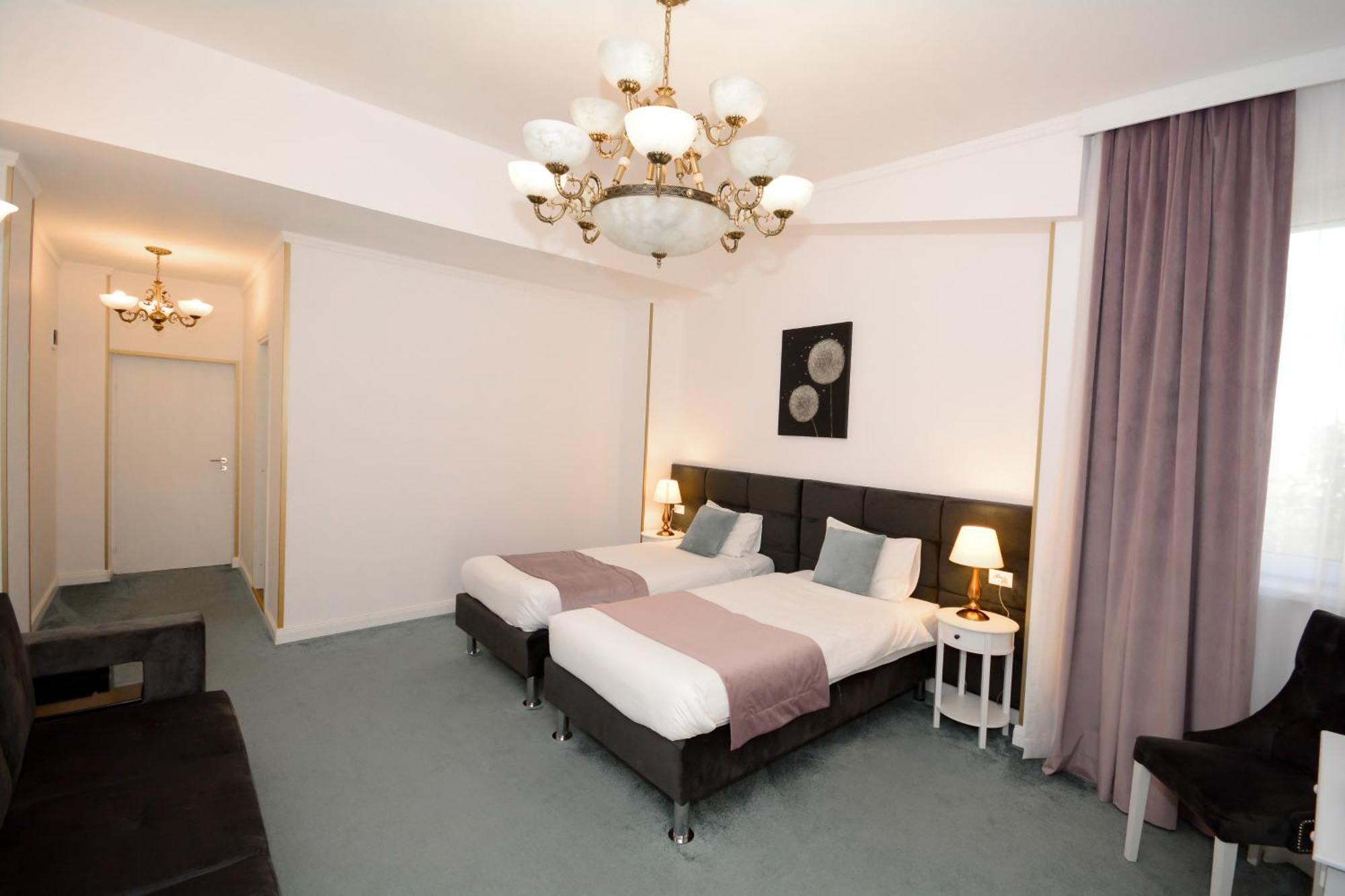 Hotel Andre'S Κραϊόβα Εξωτερικό φωτογραφία