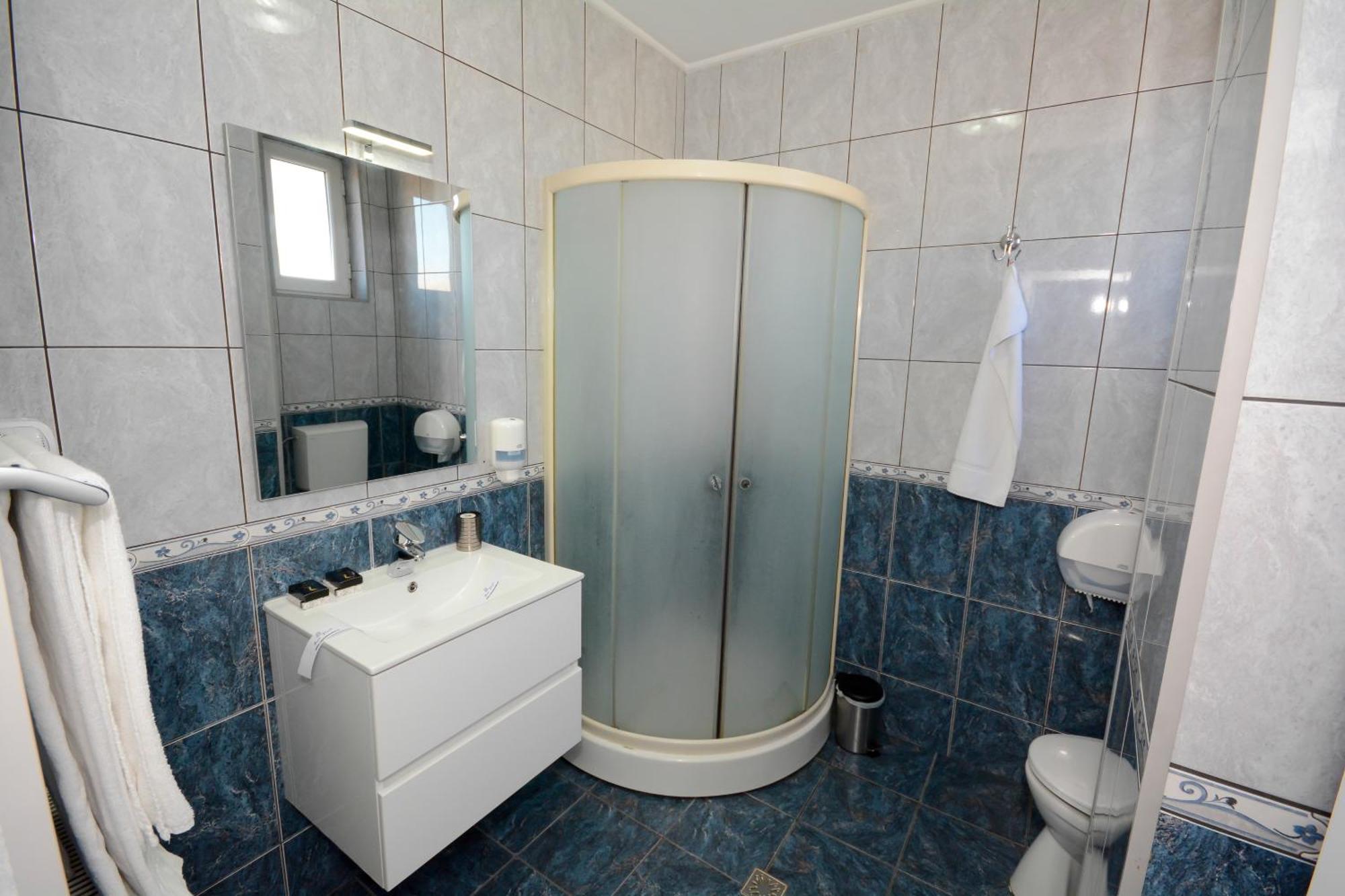 Hotel Andre'S Κραϊόβα Εξωτερικό φωτογραφία