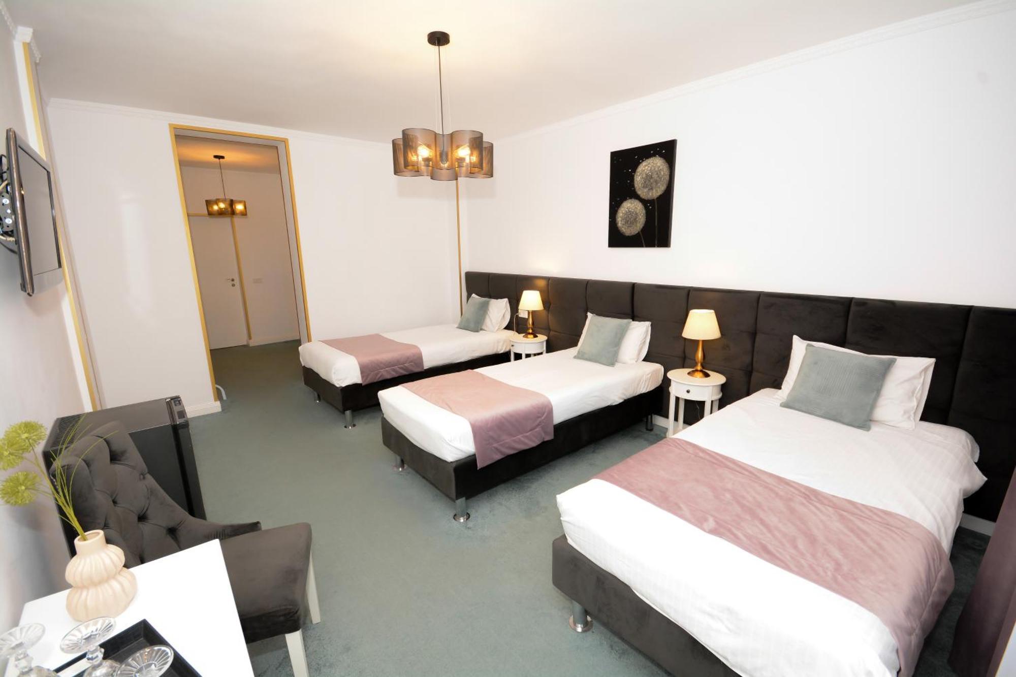 Hotel Andre'S Κραϊόβα Εξωτερικό φωτογραφία