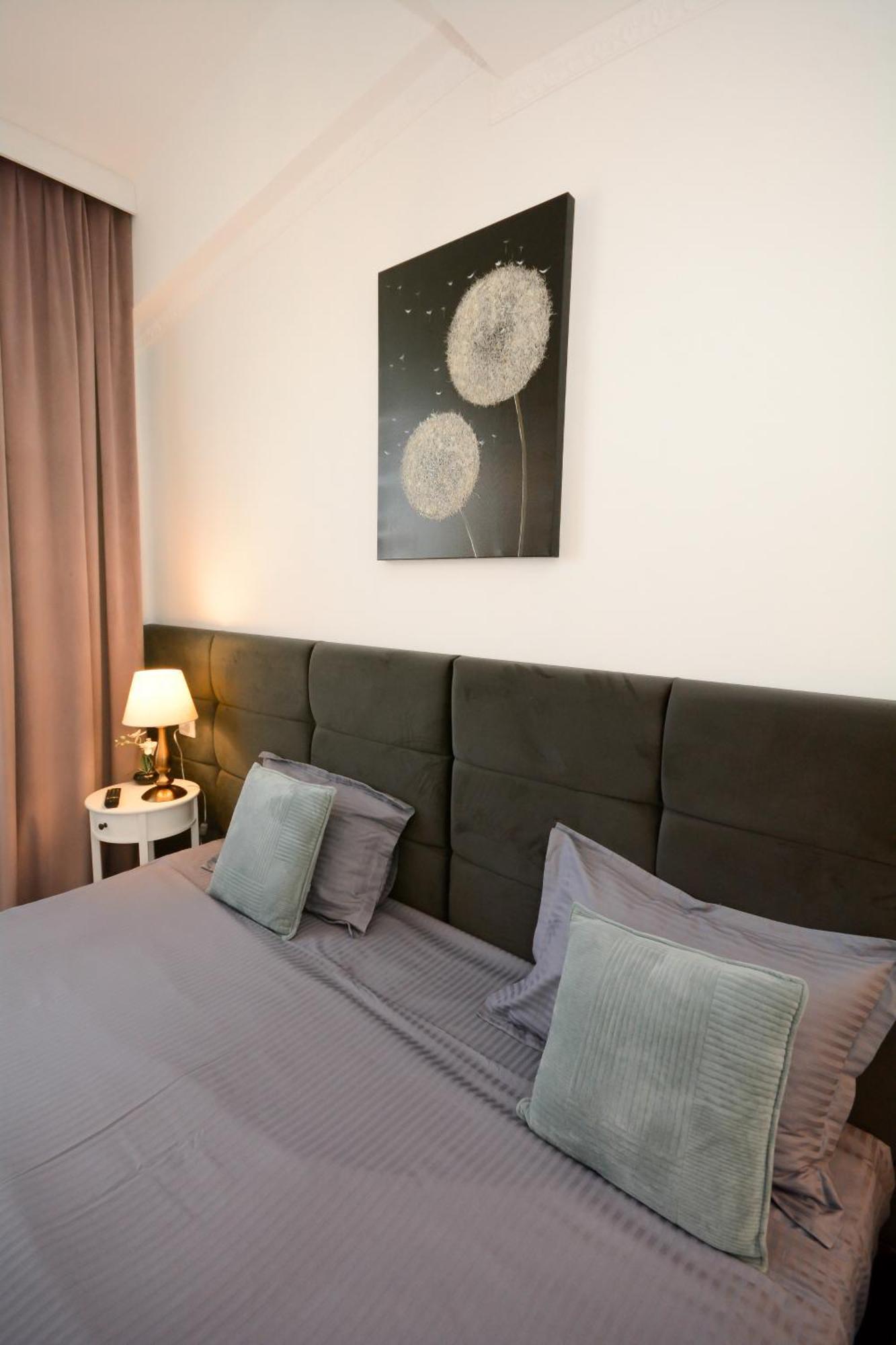 Hotel Andre'S Κραϊόβα Εξωτερικό φωτογραφία