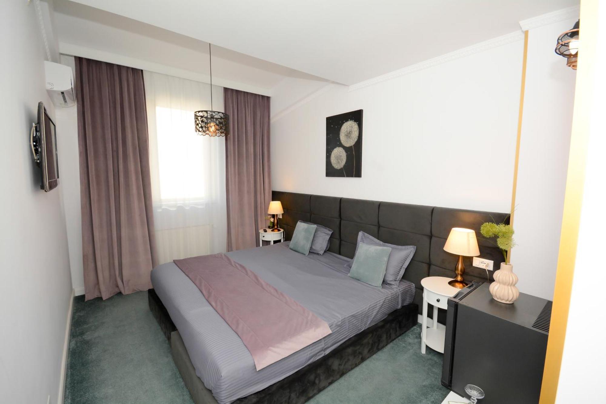 Hotel Andre'S Κραϊόβα Εξωτερικό φωτογραφία